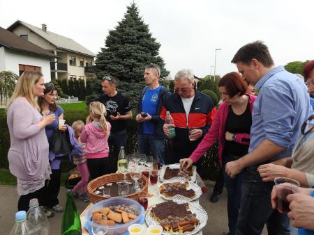 Pohod po novozgrajenih pločnikih 57